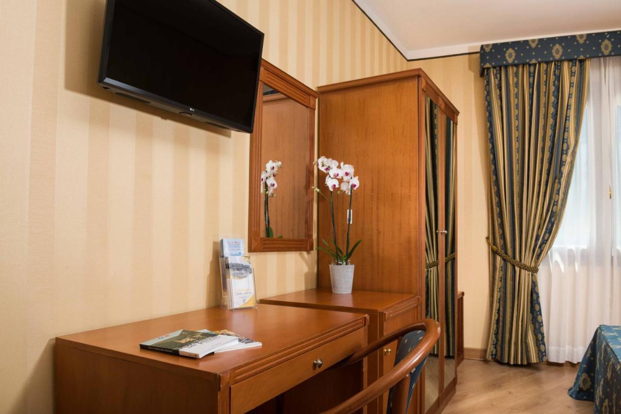 Hotel Hermitage Пола Екстериор снимка